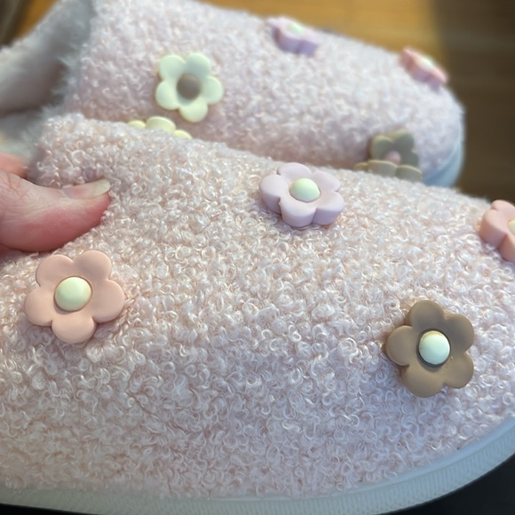 Slippers - Picture 4 of 5